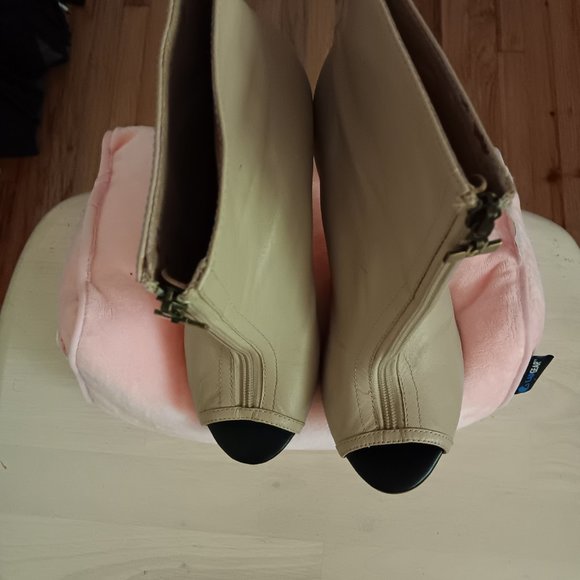 Booties - Picture 4 of 4